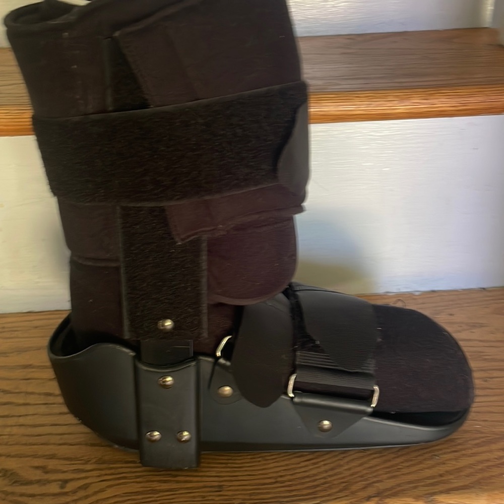 Medical, walking boot, size, medium, low top.